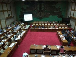 Di Depan DPR, Darmin Nasution: Target KUR Rp 110 T Tahun Ini