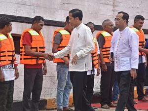 Tingkatkan Keselamatan Pelayaran, Menhub Bagikan Life Jacket