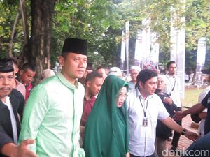 Agus Yudhoyono Pertanyakan Larangan Kegiatan Agama di Monas