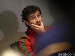Luis Milla Isi Materi di Kursus Kepelatihan C AFC