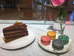 La Maison: Ngeteh Cantik Sambil Menikmati Macaron Salted Popcorn dan Ispahan