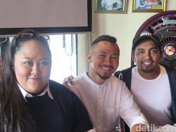 Dibuatkan Lagu Menanti Oleh Glenn, Bakhes Merasa Terhormat