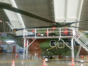 Dililit Garis Polisi, Begini Penampakan Heli AW-101 di Lanud Halim
