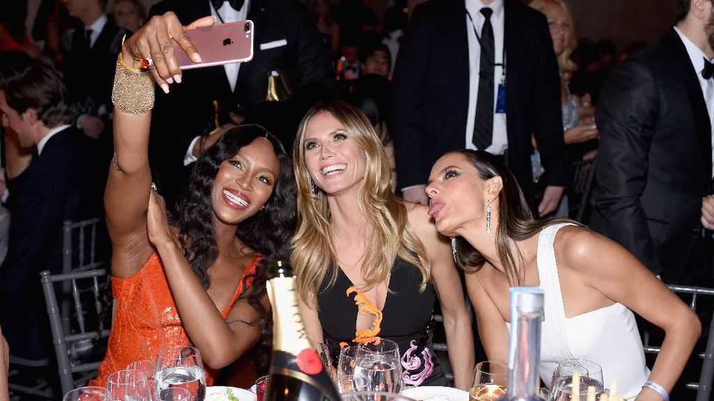 Squad Time! Saat Heidi Klum Berpesta Bersama Teman-temannya Squad Time! Saat Heidi Klum Berpesta Bersama Teman-temannya