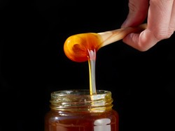 Sendok Berbentuk Jari Ini Bikin Makanan Terasa Lebih Lezat