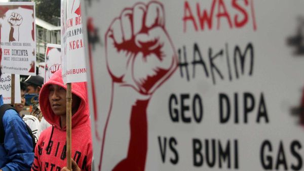 Aksi Selamatkan Geo Dipa di Depan KPK