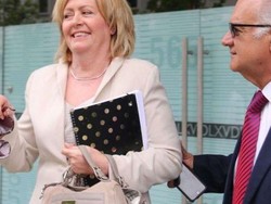 Terima Gratifikasi Perjalanan, Wali Kota Perth Akui Langgar UU