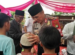 Kapolda Metro Jaya Sembelih Sapi dan Bantu Anak Yatim di Tangerang