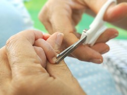 Tips dari Pakar Agar Ibu Tak Was-was Saat Menggunting Kuku Bayi