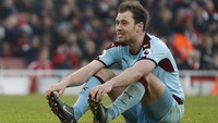 Ashley Barnes. Ashley Barnes. Pemain Burnley itu sudah dilanggar 41 kali sepanjang Premier League 2016-17 sejauh ini. (Action Images via Reuters / John Sibley)