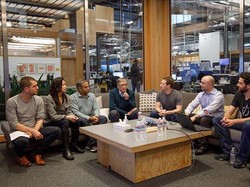 Balas Zuckerberg di Facebook, Bill Gates Banjir Komentar