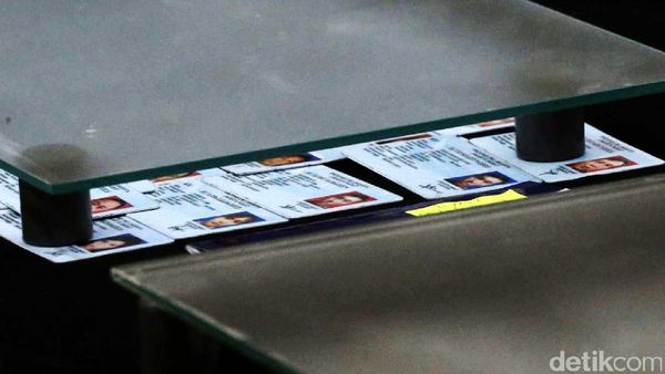 Bea-Cukai Sita 36 KTP Palsu dari Kamboja