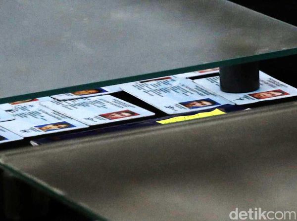 Bea-Cukai Sita 36 KTP Palsu dari Kamboja