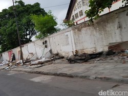 Lapangan Thor Difungsikan Lagi, Pedagang Barang Antik Direlokasi
