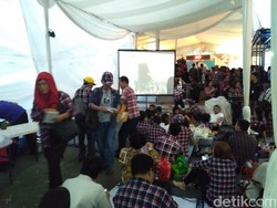 Pendukung Ahok-Djarot Nobar Debat Pamungkas di Rumah Lembang