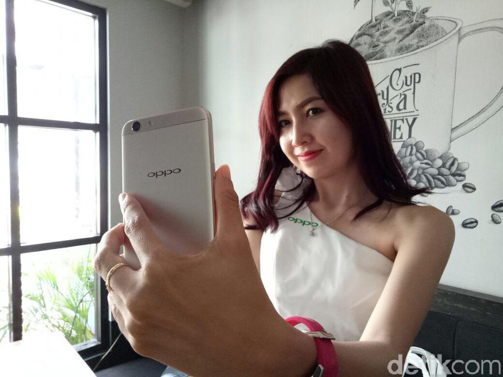 Usaha Unik Oppo Curi Perhatian di Singkawang Usaha Unik Oppo Curi Perhatian di Singkawang