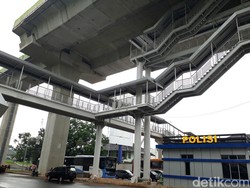 Menjajal Halte Tertinggi di Proyek Busway Layang Ciledug-Tendean