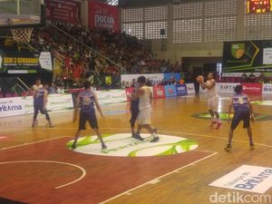 Sempat Kesulitan di Babak Pertama, CLS Knights Kalahkan Bima Perkasa