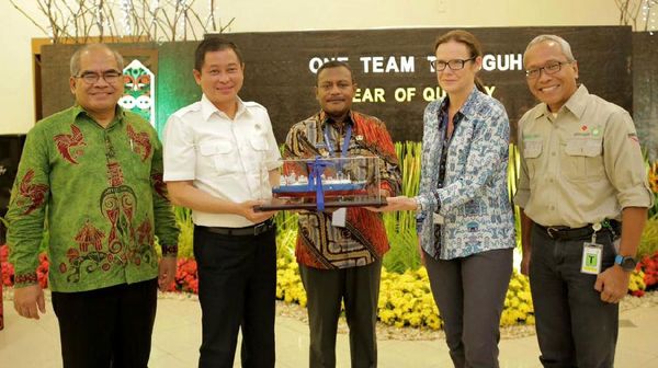 Jonan Kunjungi Kilang LNG Tangguh