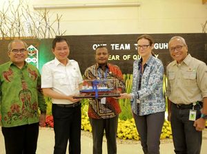 Jonan Kunjungi Kilang LNG Tangguh