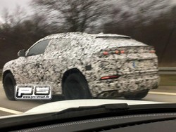 SUV Lamborghini Mulai Jalan-jalan