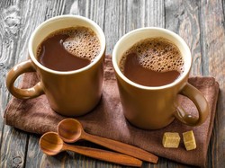 Ingin Hangatkan Badan? Yuk, Racik 4 Resep Hot Chocolate Enak Ini!