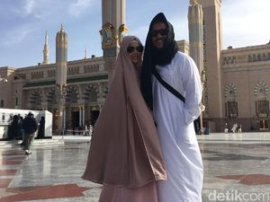Dewi Sandra Sebut Pernikahan dengan Agus Jadi yang Paling Damai Dewi Sandra Sebut Pernikahan dengan Agus Jadi yang Paling Damai