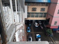 Belanja di Cipulir, Bisa Langsung Naik Trans Jakarta