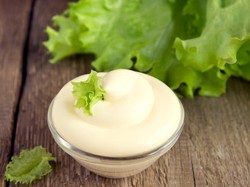 Ini Klarifikasi LPPOM MUI Terkait Isu Mayonaise Mengandung Babi di Restoran Cepat Saji