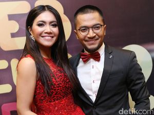 Lovely Couple! Serasinya Ihsan Tarore dan Denada