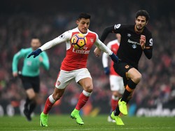 Dua Gol Alexis Sanchez Menangkan Arsenal Atas Hull 2-0