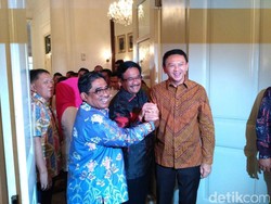 Ahok Tiba di Balai Kota, Salam Komando dengan Sumarsono
