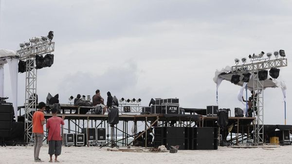 Mengintip Panggung Sunset Concert NOAH di Gili Trawangan