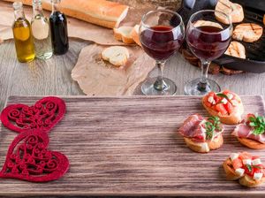 Deretan Lagu yang Romantis Diputar saat Dinner Valentine Deretan Lagu yang Romantis Diputar saat Dinner Valentine