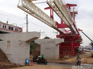 Malam Ini, Pelintasan KA Sebidang di Pondok Kopi akan Ditutup