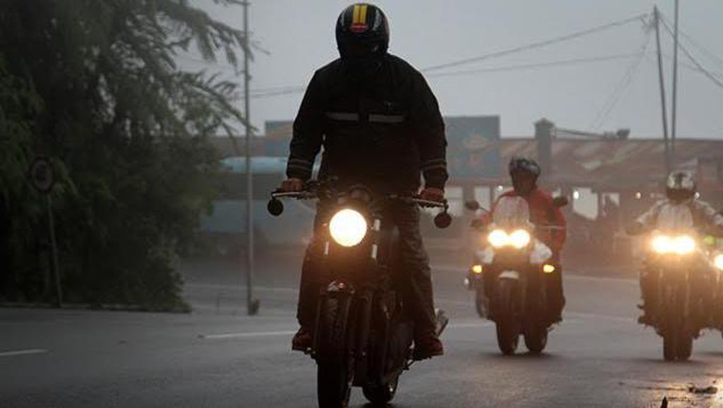 Jelajah Jawa Barat ala Triumph Jelajah Jawa Barat ala Triumph