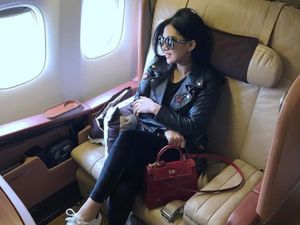 Gaya Taylor Swift Sampai Syahrini Pakai Sneakers Gucci Rp 7 Juta