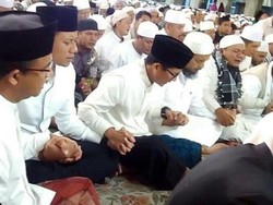 Kala Agus dan Anies-Sandi Bergandengan Tangan Erat di Istiqlal