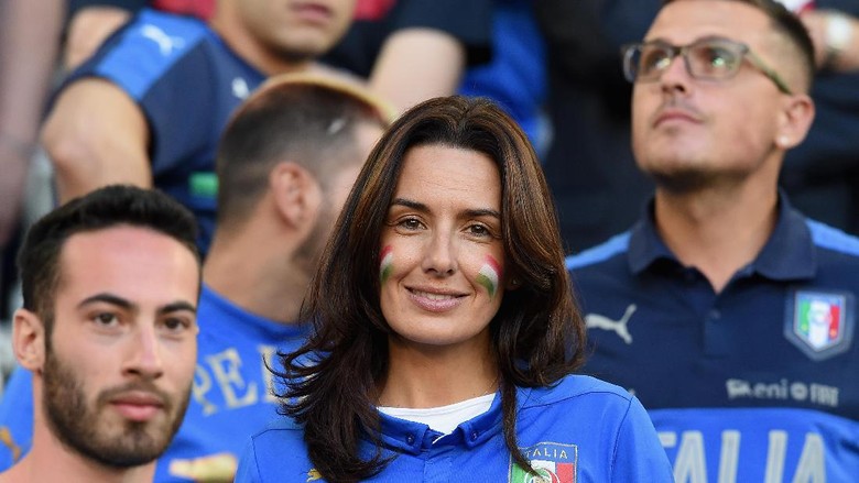 Conte Akan Ajak Makan Malam Istri untuk Bayar Dosa Kecil Conte Akan Ajak Makan Malam Istri untuk Bayar Dosa Kecil