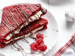Ini Cara Praktis Bikin Roti Panggang Red Velvet Isi Krim Cheesecake
