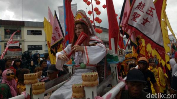 Berburu Tatung Bersenjatakan Oppo F1S Teranyar