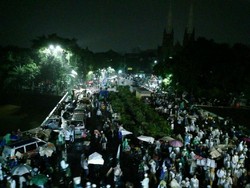 Meski Hujan, Massa Aksi 112 Terus Padati Masjid Istiqlal