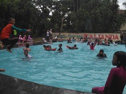 Libur Akhir Pekan, Saatnya Santai di Pemandian Way Belerang