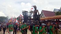 Ngeri! Tatung di Singkawang Pamer Aksi Kebal Senjata Tajam