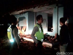 Satu Prajurit Dirawat Usai Perusakan Pos TNI AU Ujung Genteng Satu Prajurit Dirawat Usai Perusakan Pos TNI AU Ujung Genteng