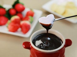 Bikin Chocolate Fondue yang Mudah dan Enak untuk Suguhan Valentine