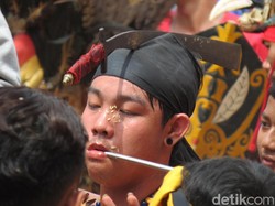 Tak Kalah Tegang Dengan Pilkada, Ini Video Tatung Kesurupan di Singkawang