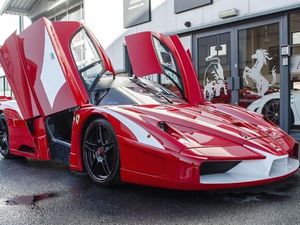 Satu-satunya Mobil Balap Legal di Jalanan Umum Dijual Satu-satunya Mobil Balap Legal di Jalanan Umum Dijual