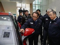 Ke Depan, Membuka dan Menutup Jendela Mobil Hanya Disentuh Saja
