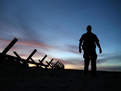 Nyaris 1.000 Staf Pusat Tahanan Imigrasi AS Positif Corona